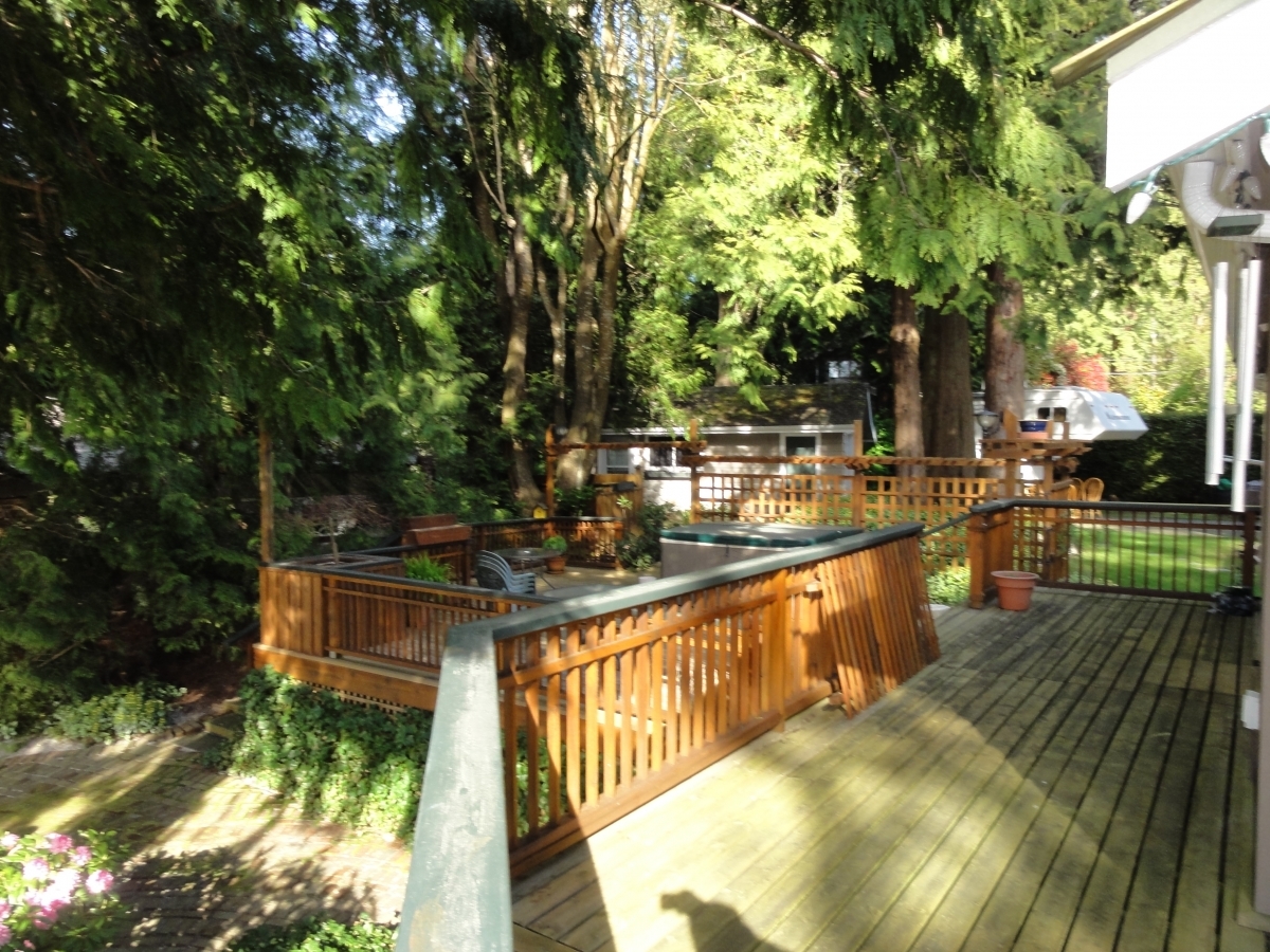 Crescent Drive side deck.JPG at 2540 Crescent Drive, Crescent Bch Ocean Pk., South Surrey White Rock